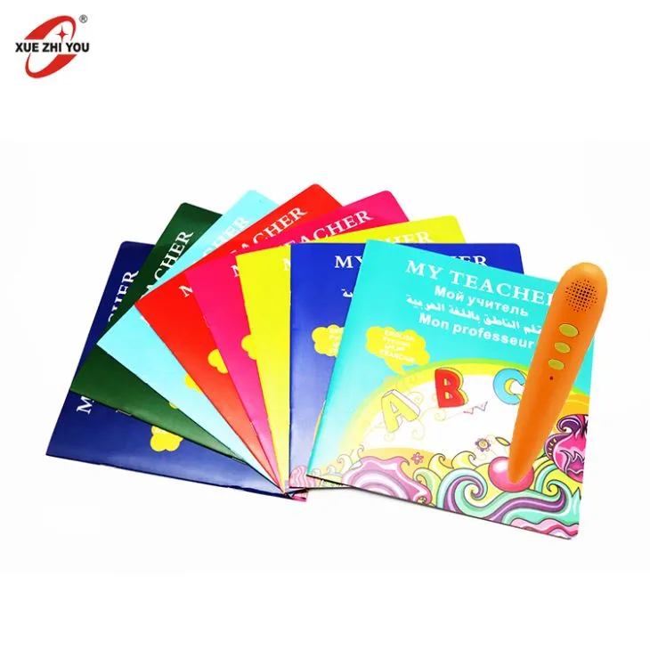 Niños hablando con lápiz de aprendizaje con libros